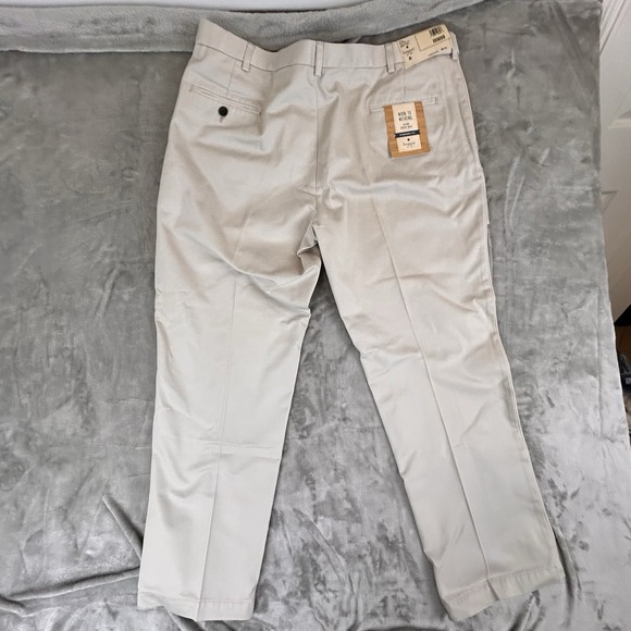 NEW Haggar Work To Weekend Light  Khaki Pants 42x30 Tan Straight Fit NWT No Iron - Picture 2 of 16